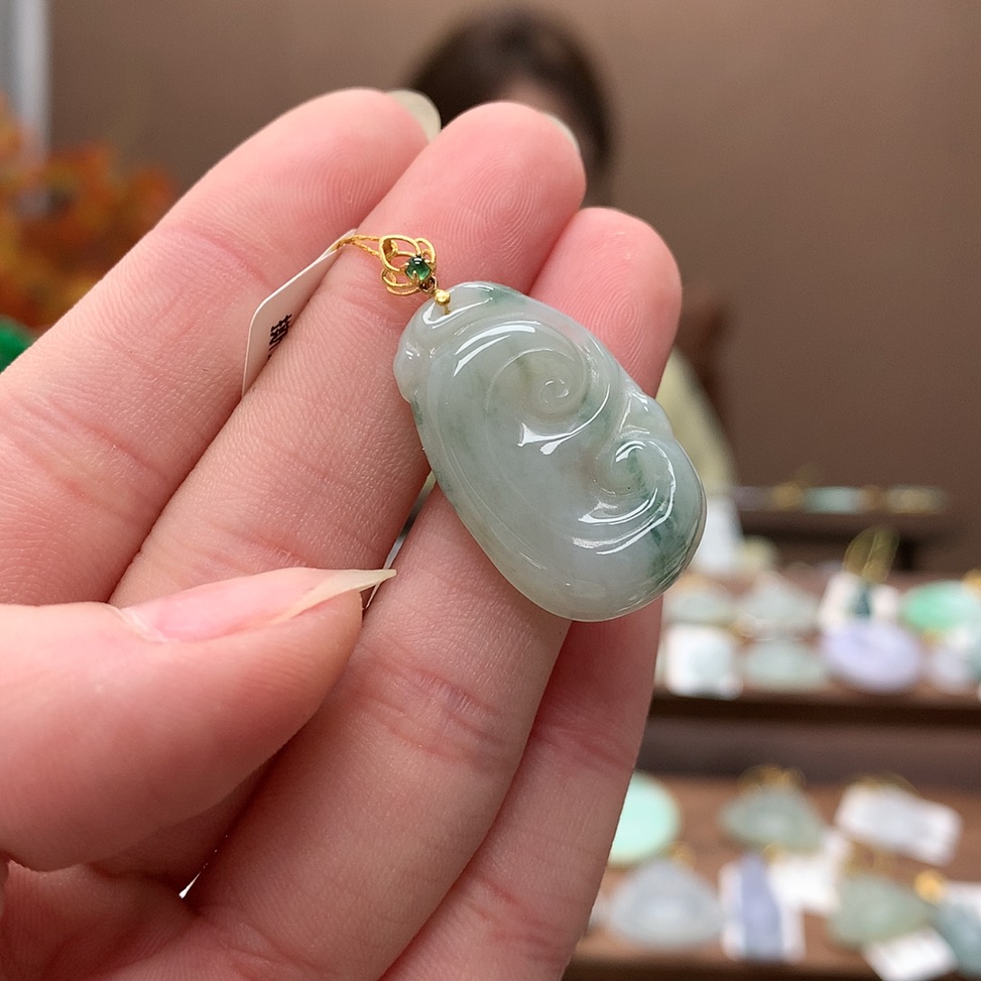 翡翠吊坠(不含链)18K金镶嵌