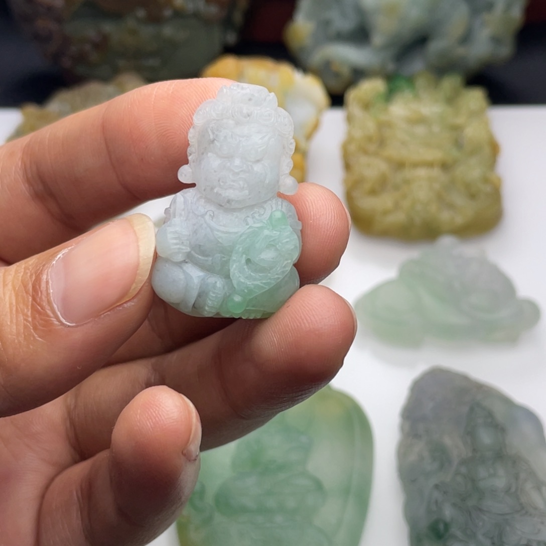 定制翡翠未镶嵌宝宝不动