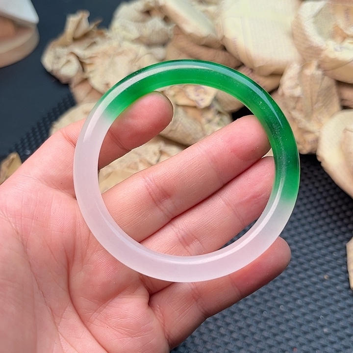 翡翠手镯未镶嵌60啊啊