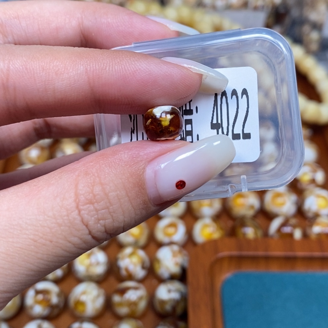 蜜蜡未镶嵌珠宝奇石4022