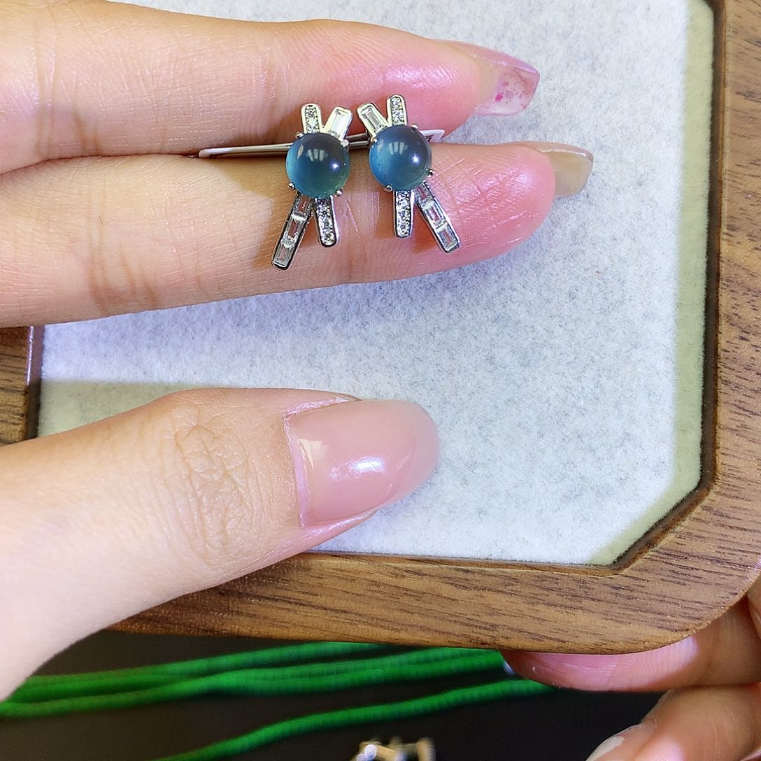 翡翠耳饰银S925镶嵌天然翡翠耳钉