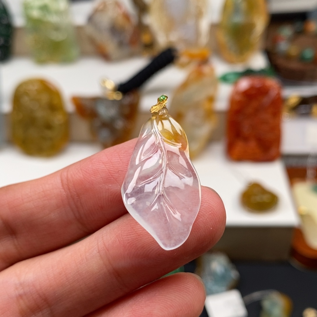 翡翠颈饰18K金镶嵌大**！缅甸天然翡翠金镶叶子