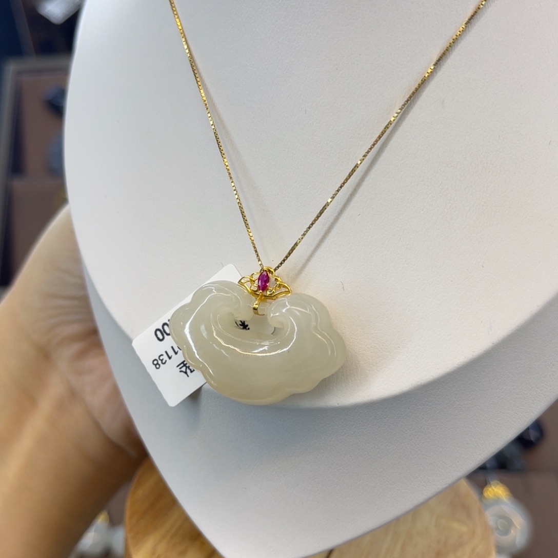 和田玉吊坠18K金镶嵌