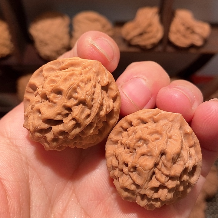 文玩核桃吊坠32尺鱼鳞纹小手捻