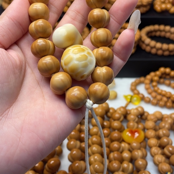 弦***0猴头核桃吊坠微瑕屁桃加爱心富甲