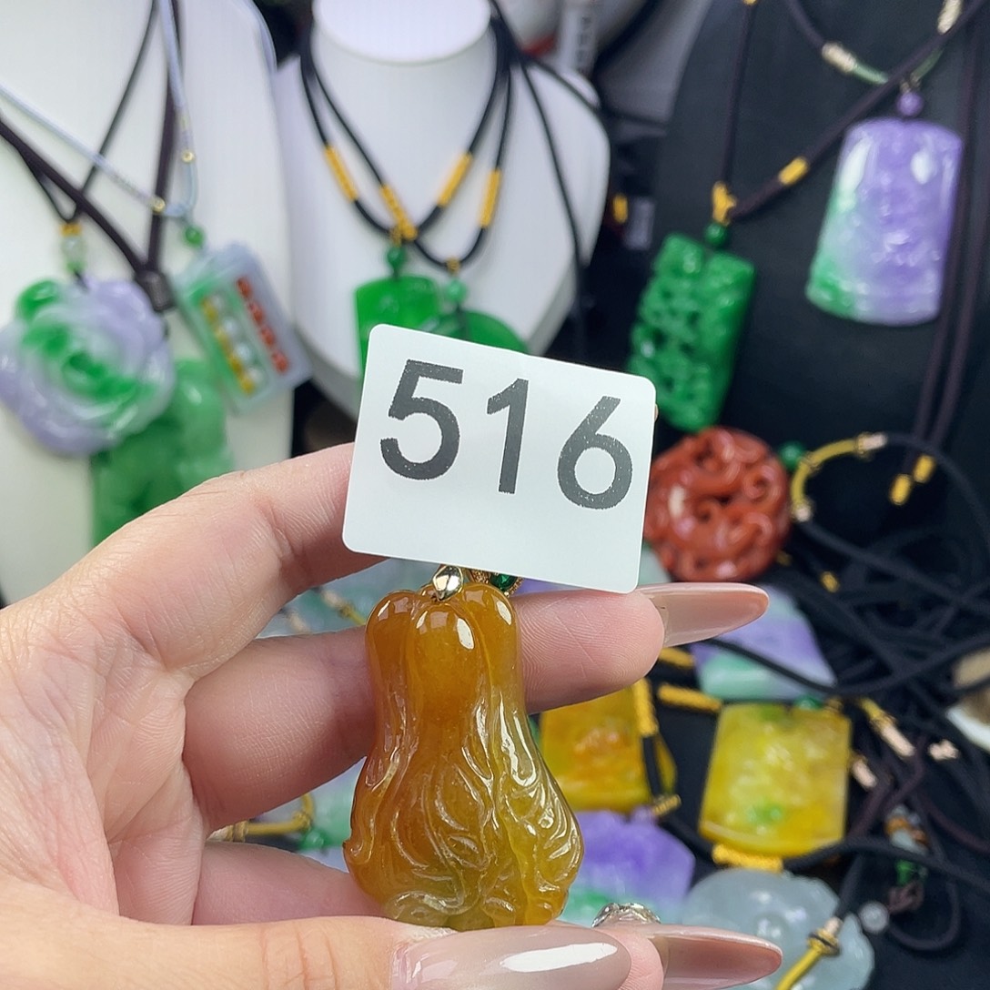 翡翠未镶嵌吊坠(赠链)