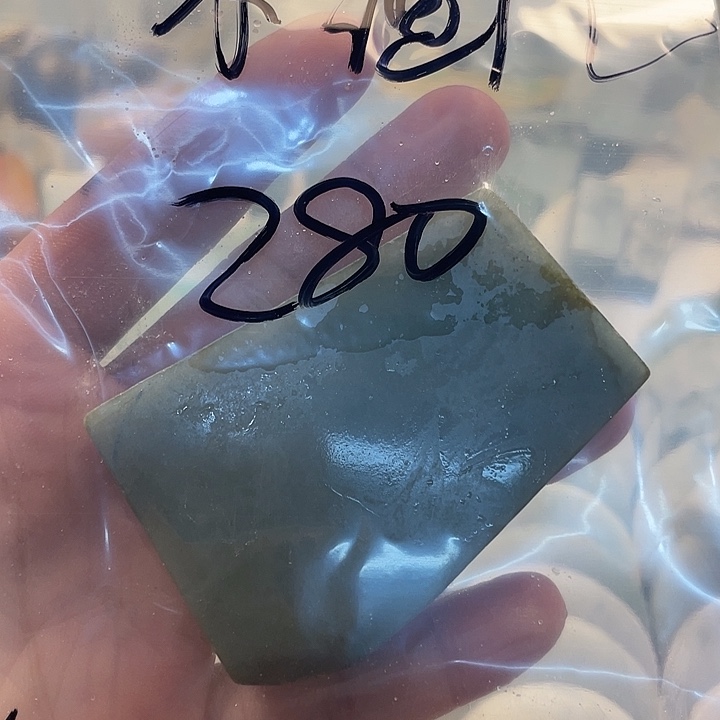颈饰未镶嵌翡翠小*儿1