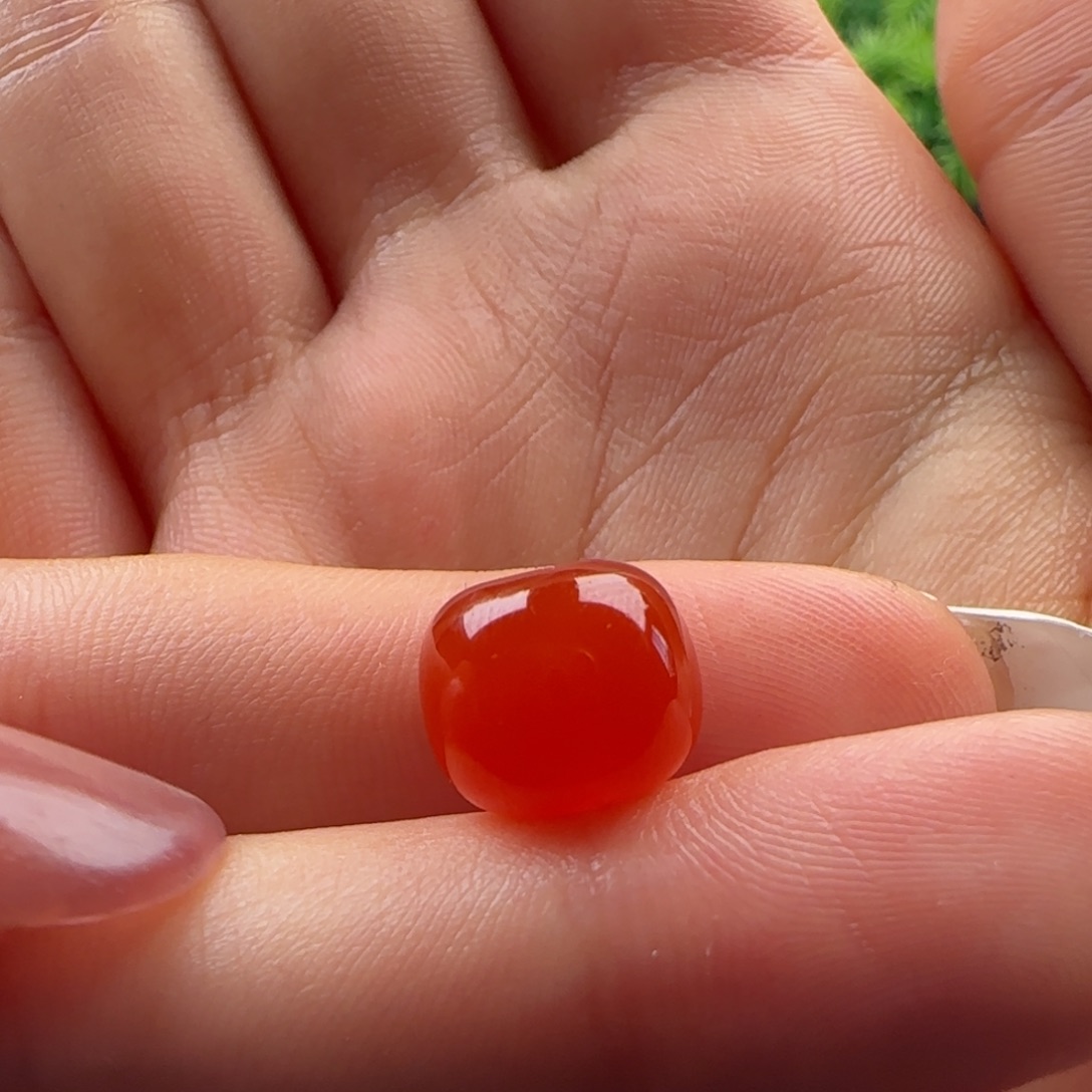 南红玛瑙未镶嵌老型11*9.2孔道边矿点