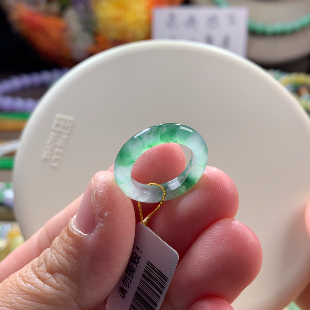 翡翠手链未镶嵌冰飘翠绿花色戒指 8号圈金属6.7可戴