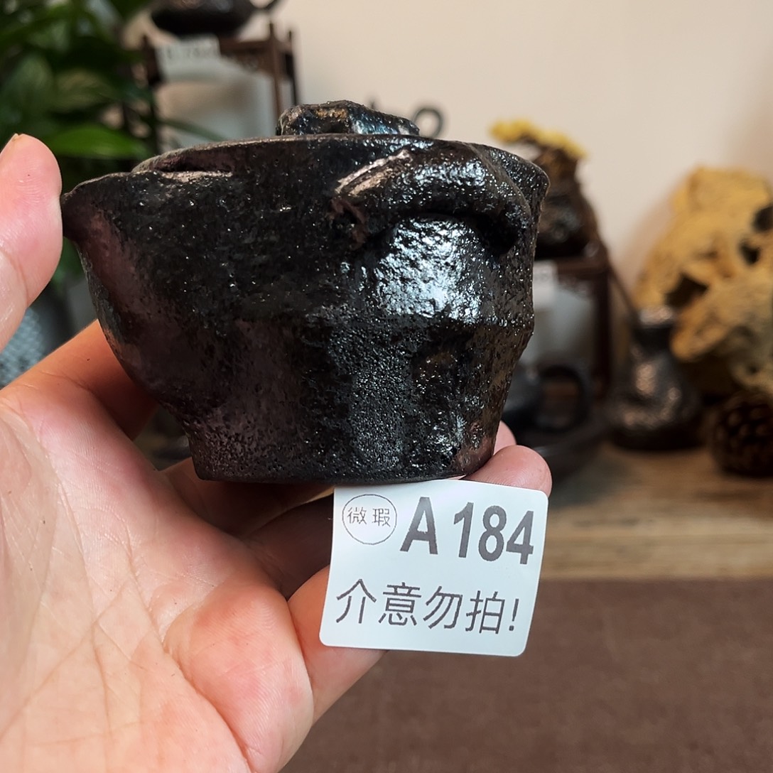 荥经黑砂馒头窑微瑕手抓壶