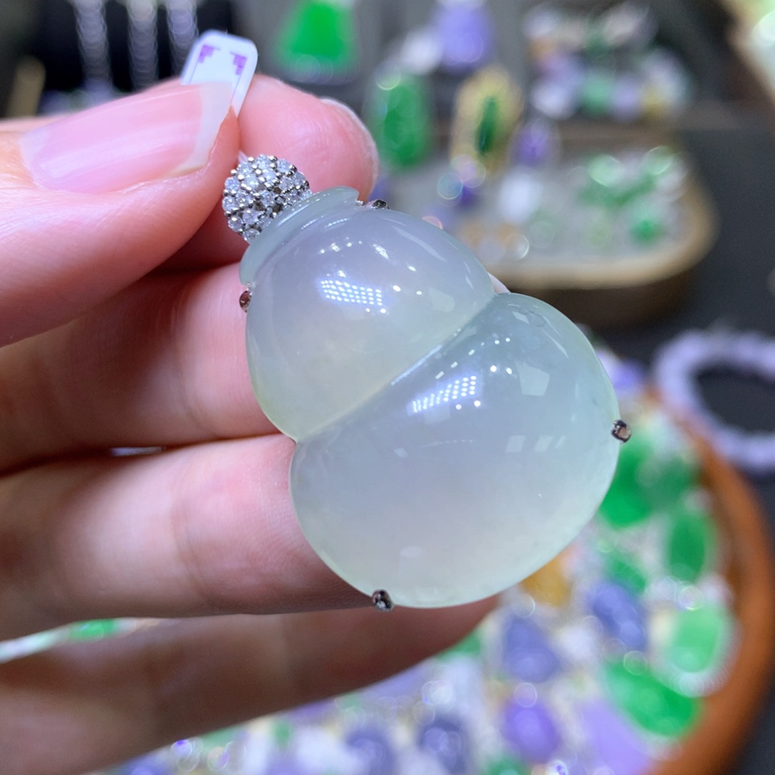 【闪购商品】翡翠颈饰18K金镶嵌翡翠吊坠项链