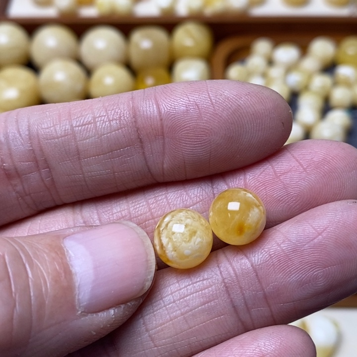 蜜蜡琥珀画未镶嵌小****吗