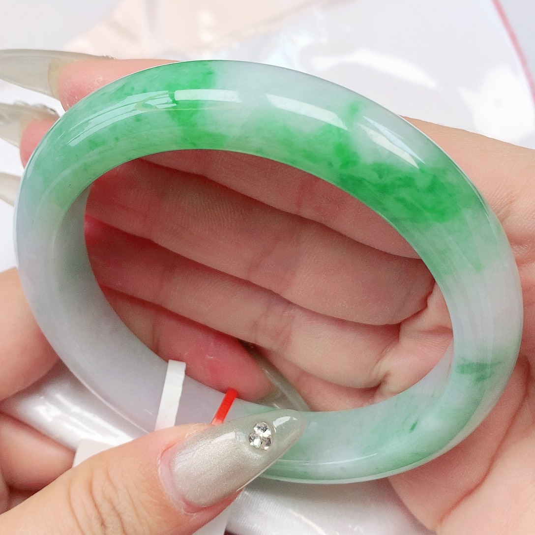 翡翠手镯未镶嵌抖音89