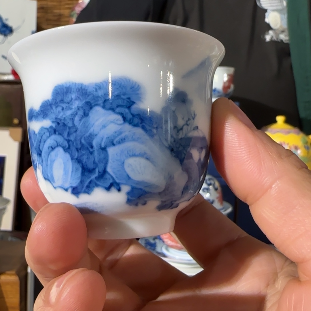 手绘青花山水小铃铛杯