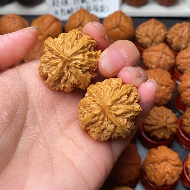 文玩核桃吊坠蚂蚁纹