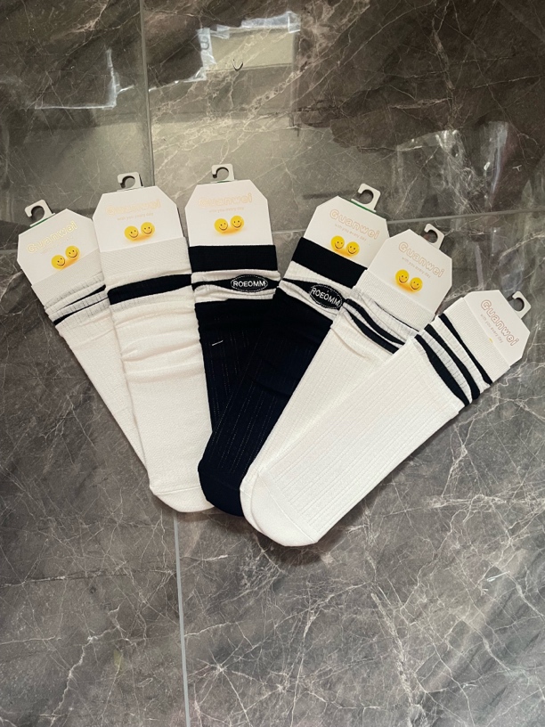 黑白条纹中筒堆堆袜女款适合春夏搭配小皮鞋老爹鞋