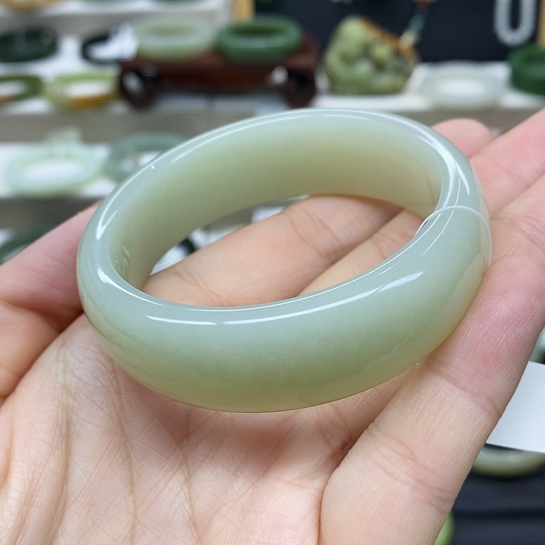 和田玉（碧玉）未镶嵌手镯