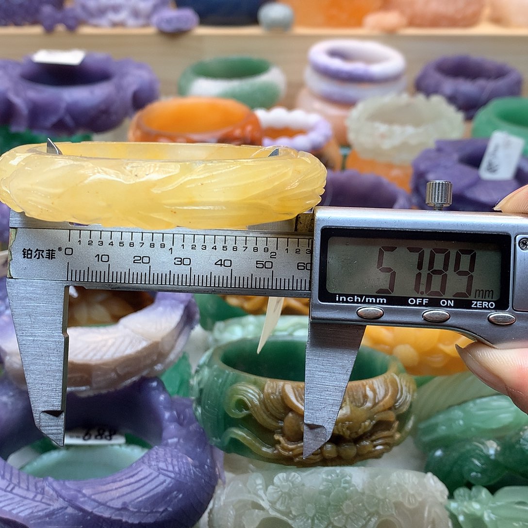 未镶嵌手镯石英质玉