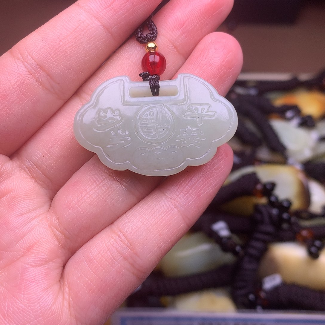 和田玉颈饰未镶嵌