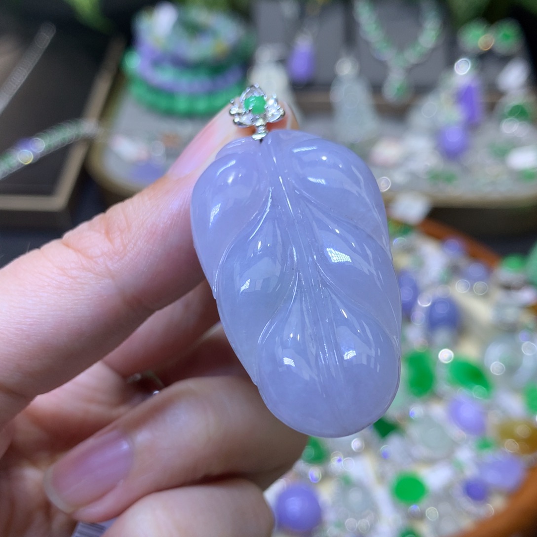 颈饰18K金镶嵌翡翠