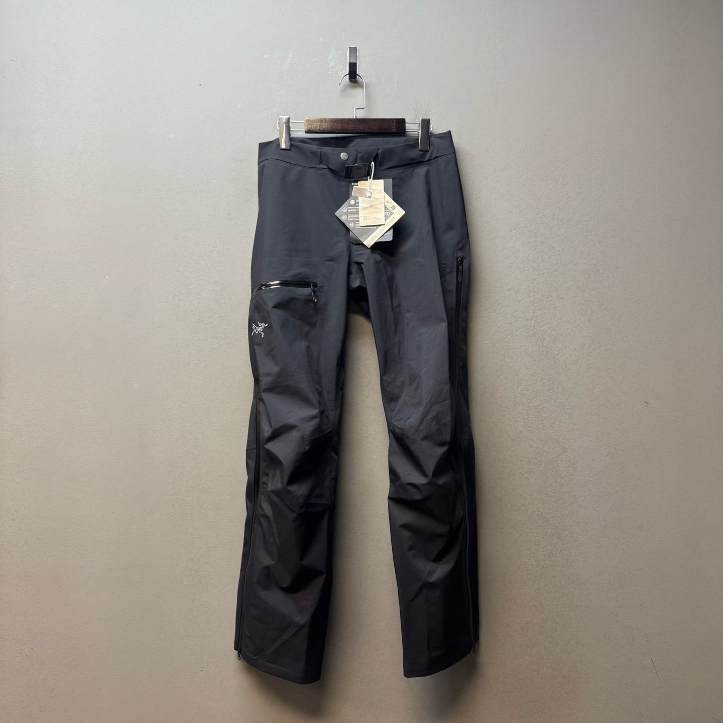 Arcteryx 始祖鸟/08837/beta pant 硬壳25年冲锋裤 s码 全新带吊
