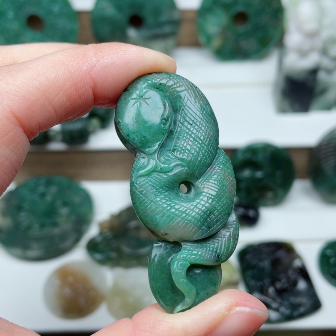 独山玉颈饰未镶嵌