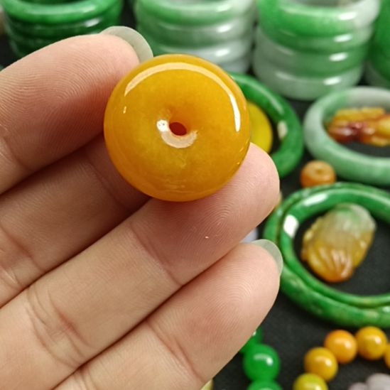 翡翠颈饰未镶嵌翡翠