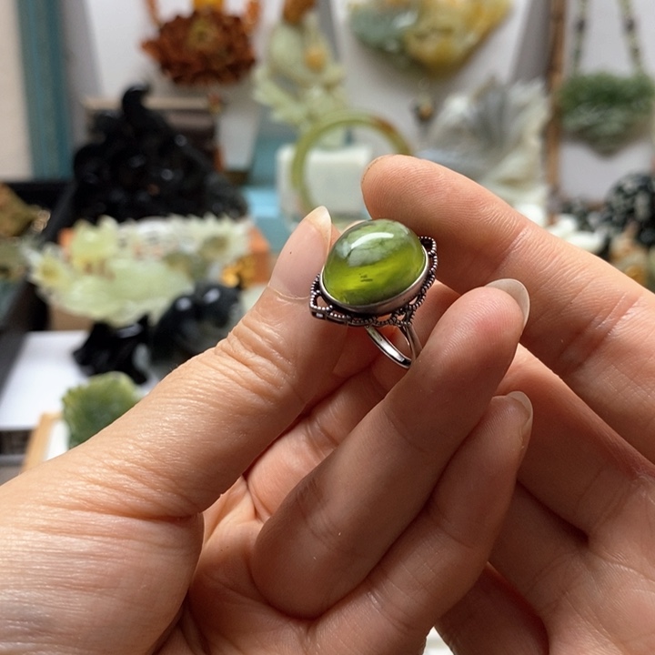 银S925镶嵌蛇纹石玉戒指