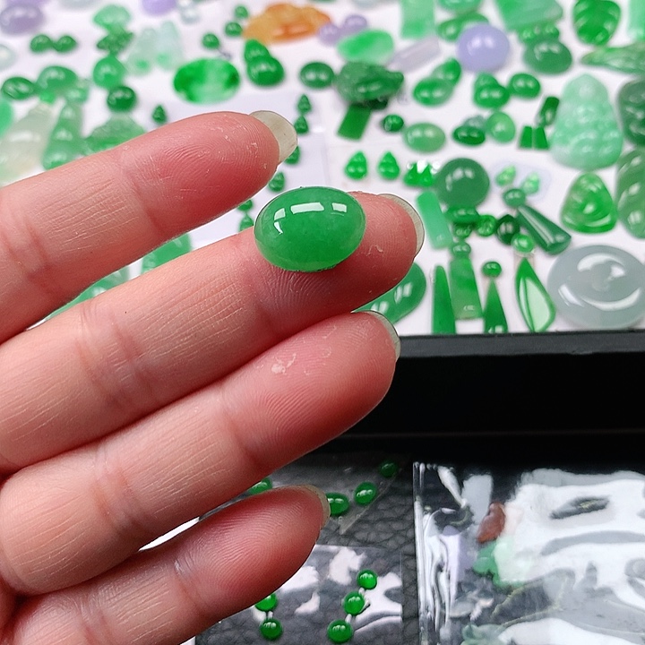 翡翠颈饰未镶嵌翡翠