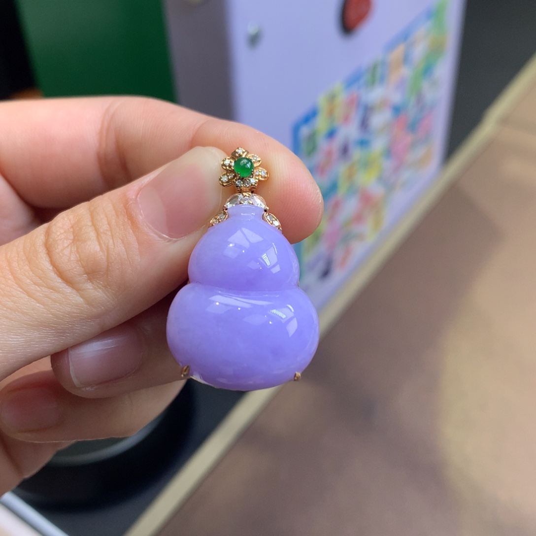 翡翠18K金镶嵌颈饰翡翠