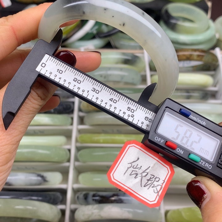 蛇纹石玉未镶嵌手镯582