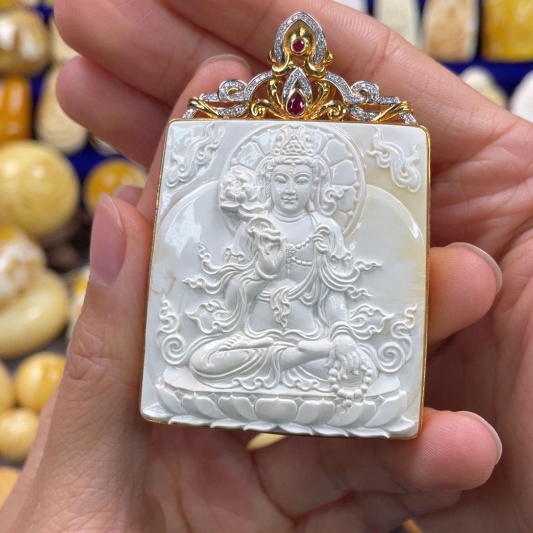 蜜蜡裸石18K金镶嵌琥珀蜜蜡雕刻观音