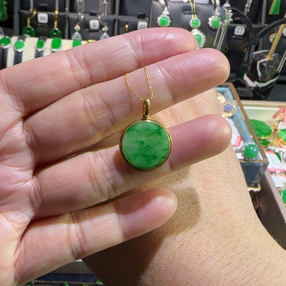 翡翠18K金镶嵌颈饰吊坠