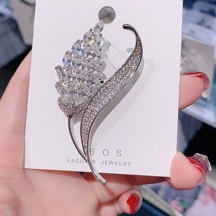 锆石铜合金一叶知秋胸针