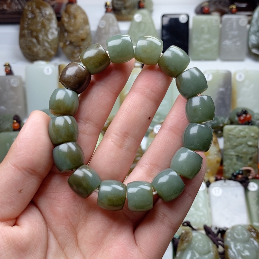 和田玉（糖玉）颈饰未镶嵌