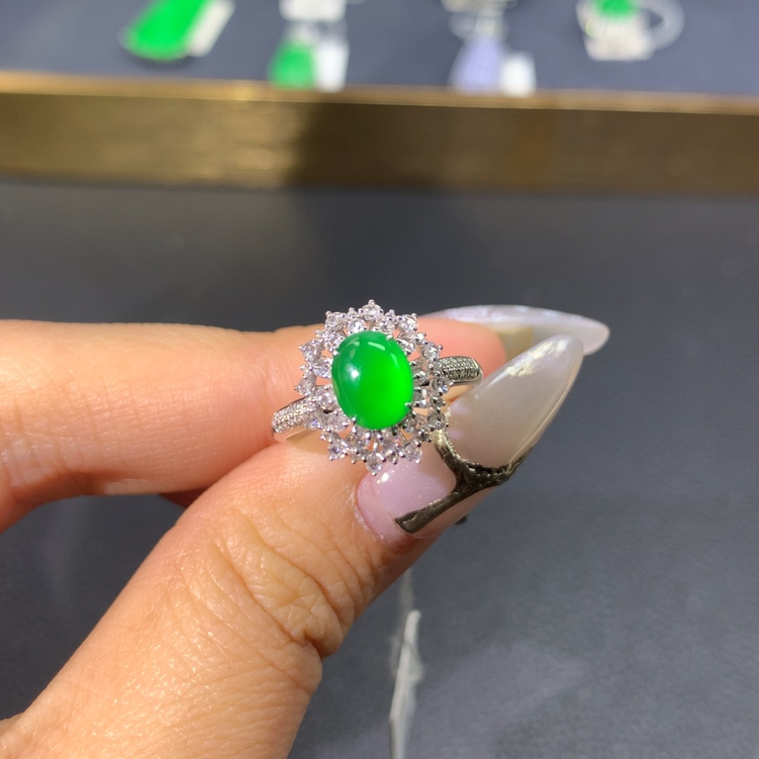 翡翠戒指18K金镶嵌翡翠