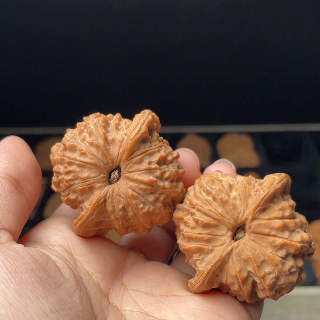 魏***生吊坠文玩核桃42血麒麟