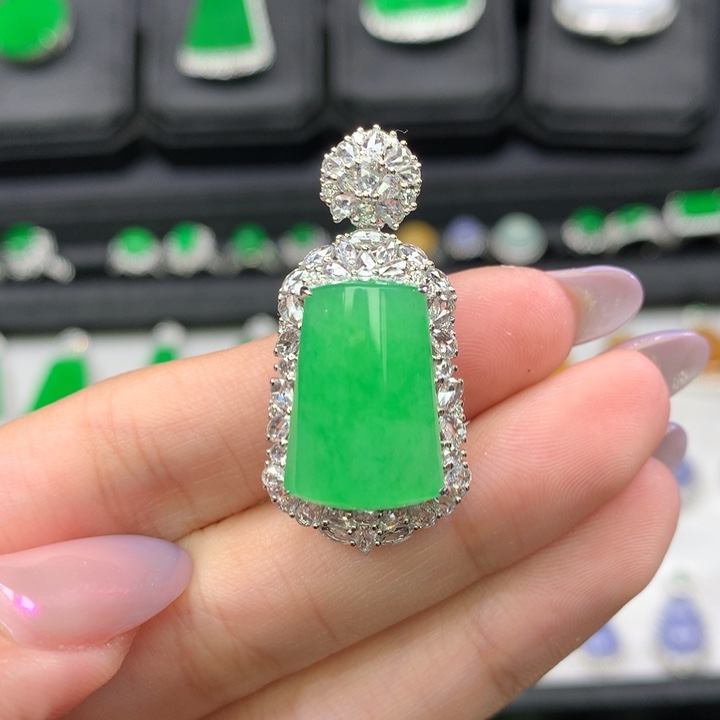 翡翠吊坠(不含链)18K金镶嵌