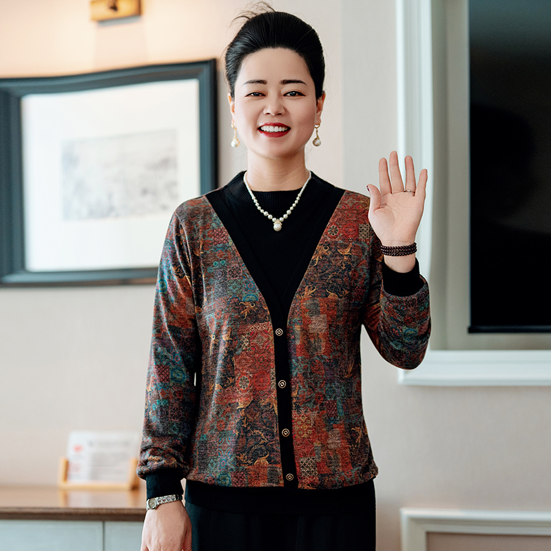 妈妈装宽松洋气假两件长袖上衣2025秋新款中老年遮肚小衫百搭女装