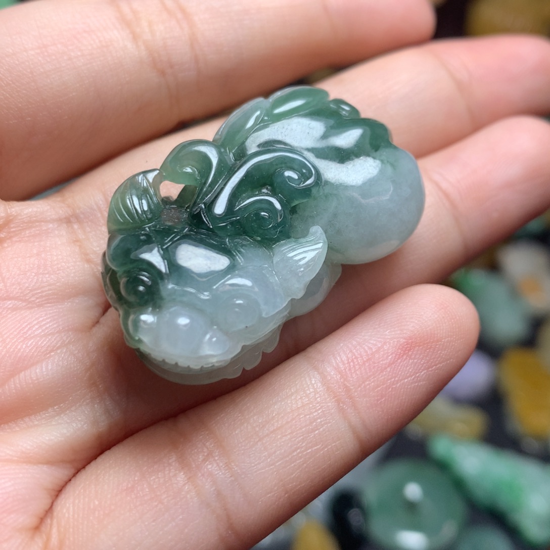 颈饰未镶嵌翡翠阴阳眼貔貅