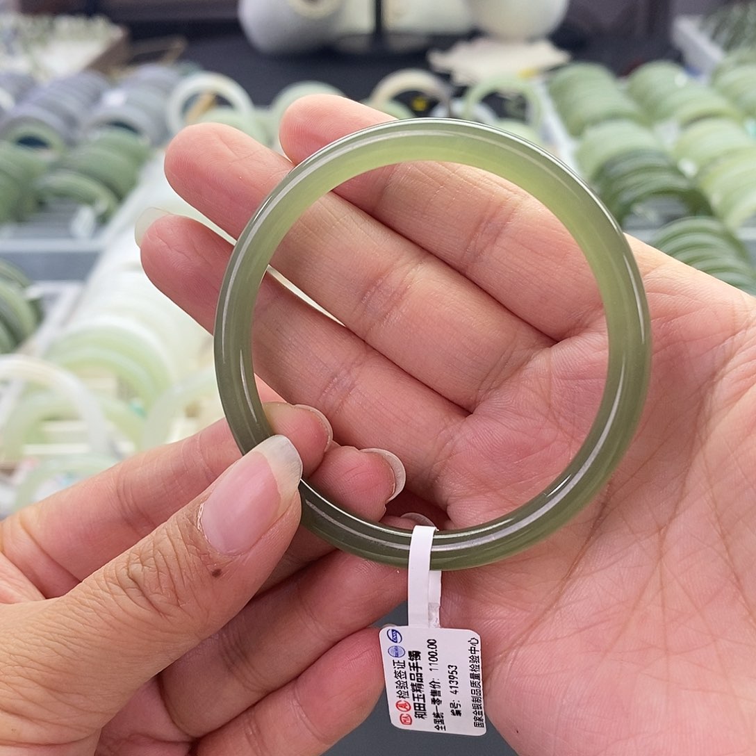 和田玉未镶嵌和田玉手镯53