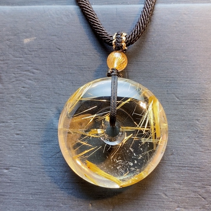 颈饰未镶嵌发晶天然白体黄钛晶平安扣吊坠