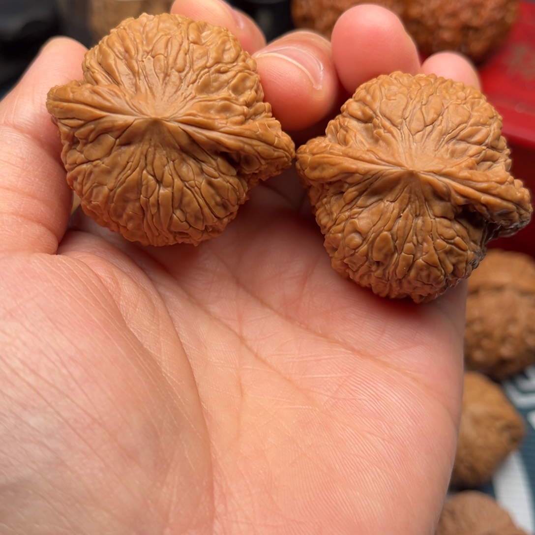 【闪购商品】文玩核桃手把件41绣球