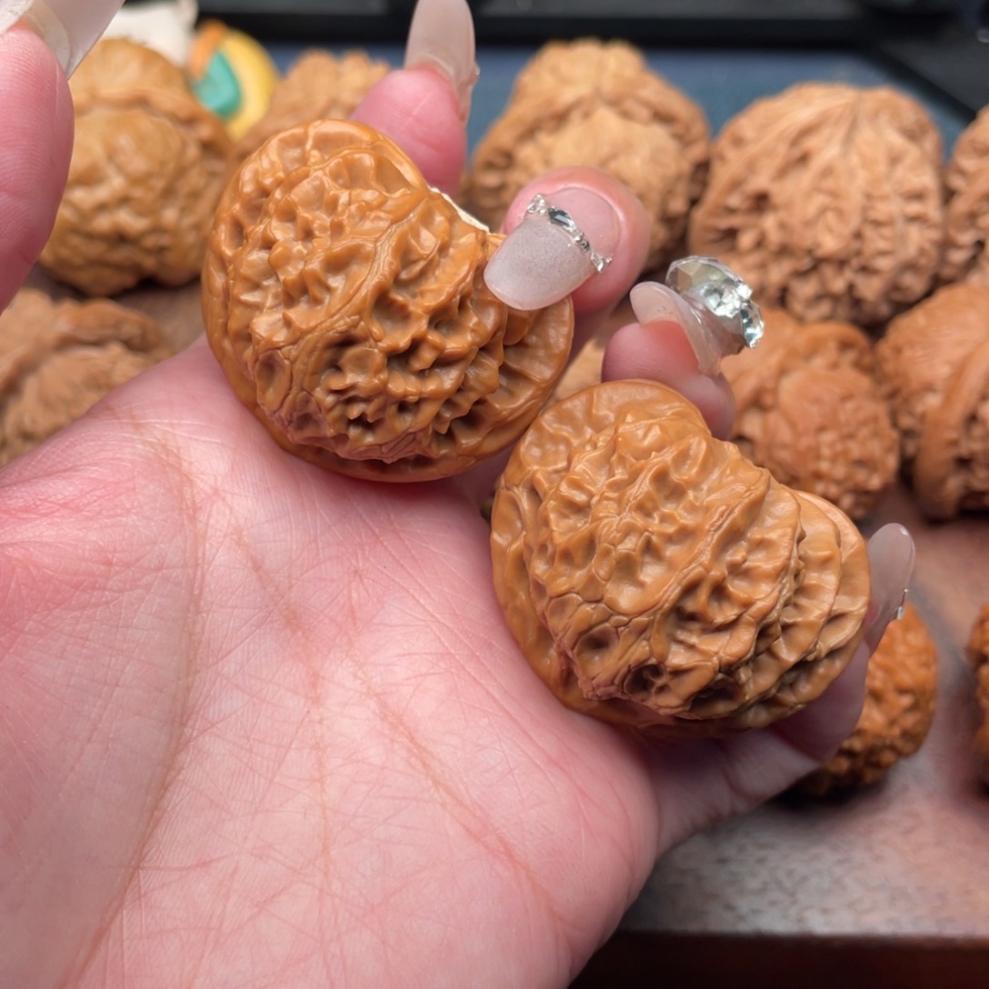 文玩核桃吊坠桃心宫灯40