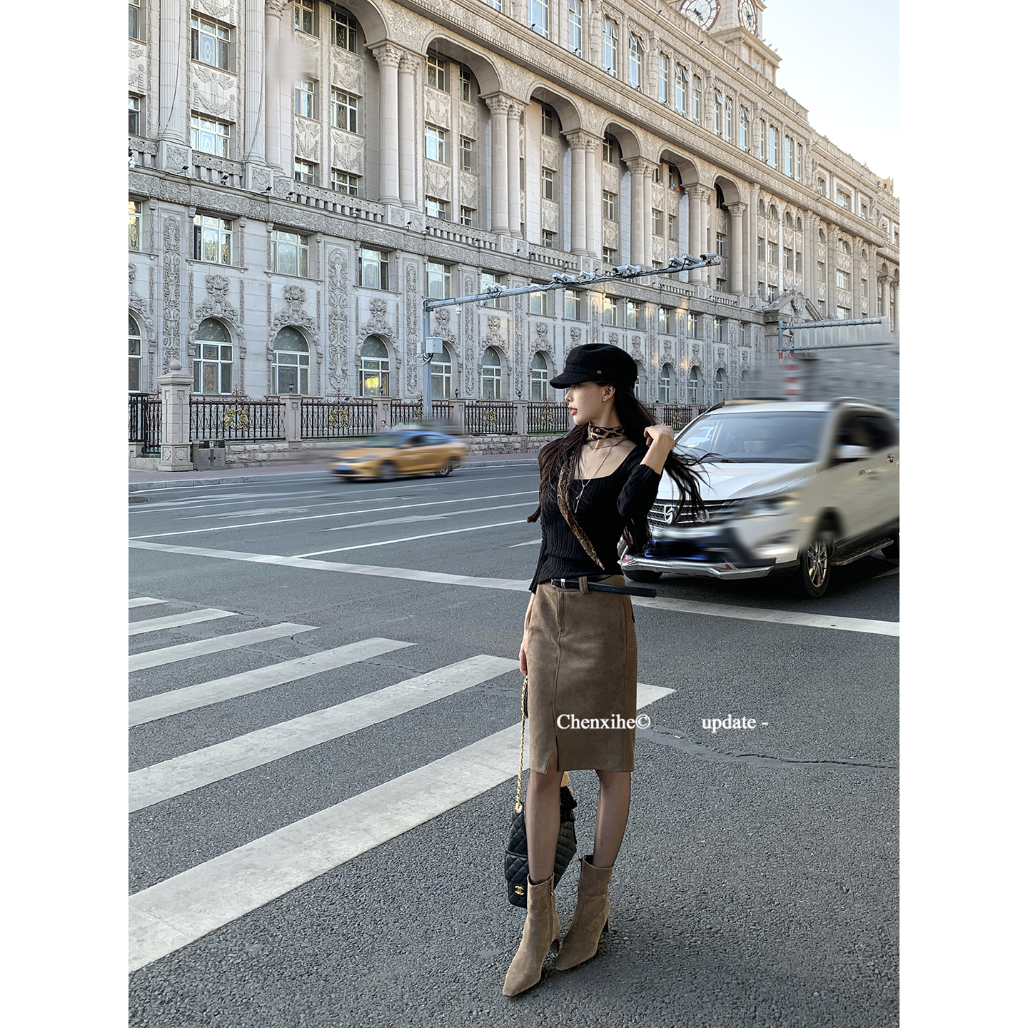 何晨曦 9/25 20:00「风格造浪」加购抢现货棕色半身裙 T1205Q