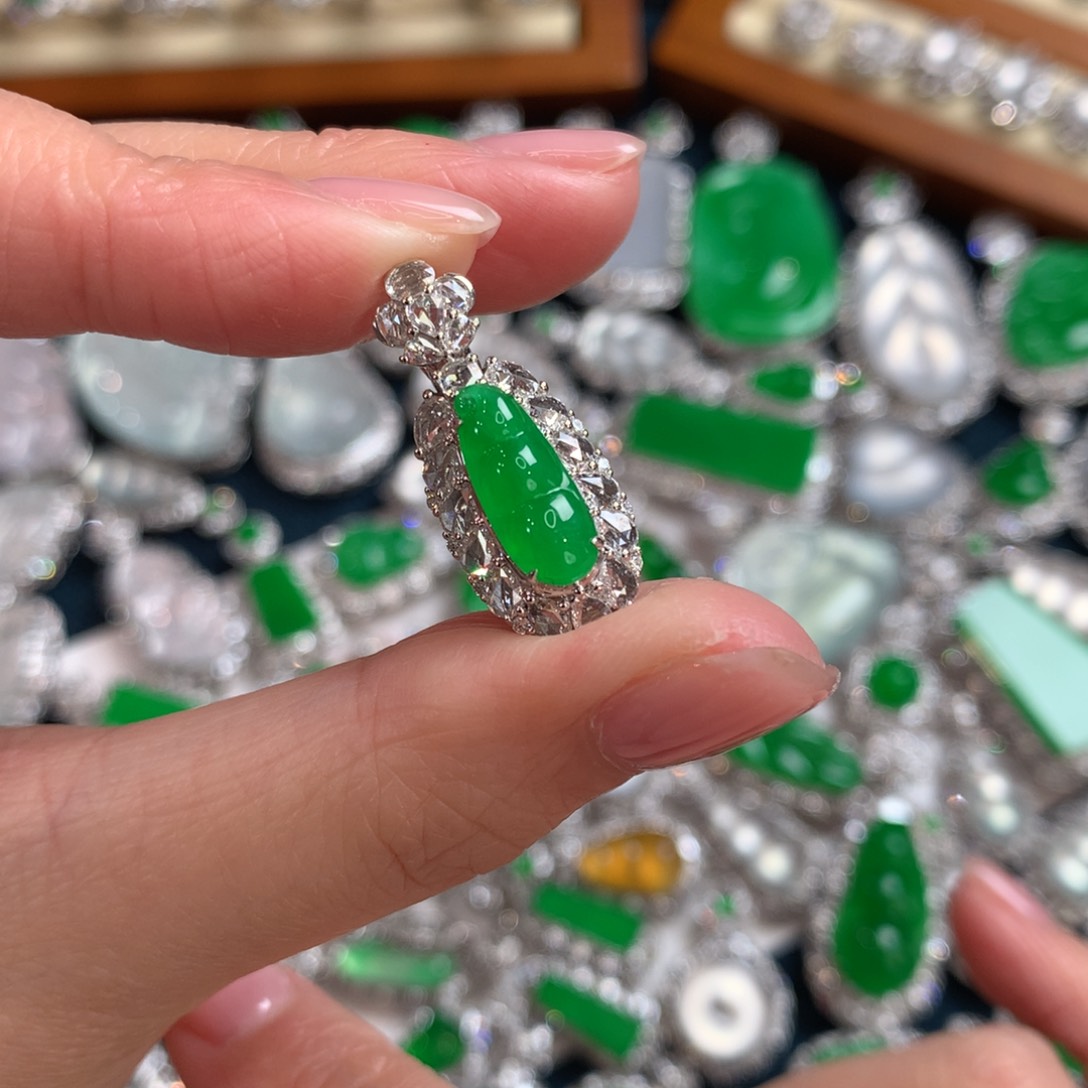 翡翠颈饰18K金镶嵌s****i福豆