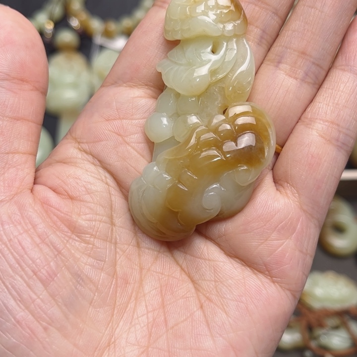 岫岩老玉（透闪石质玉）颈饰未镶嵌s*狼