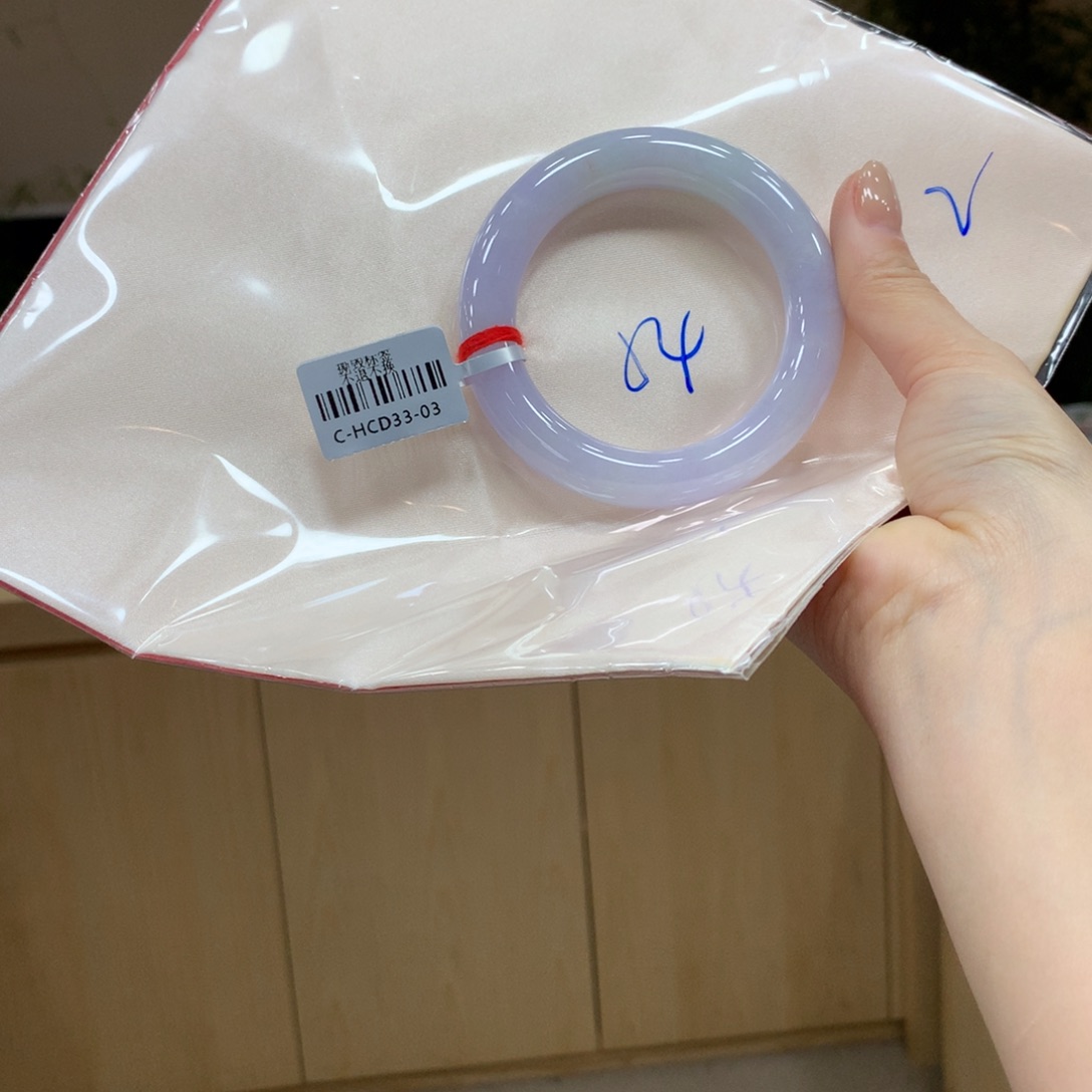 翡翠手镯未镶嵌不退不换