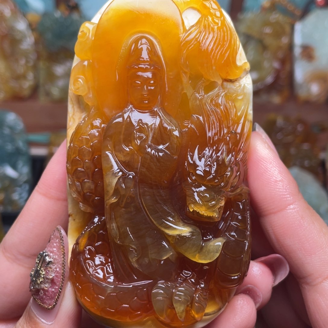 蛇纹石玉颈饰未镶嵌尉*斧