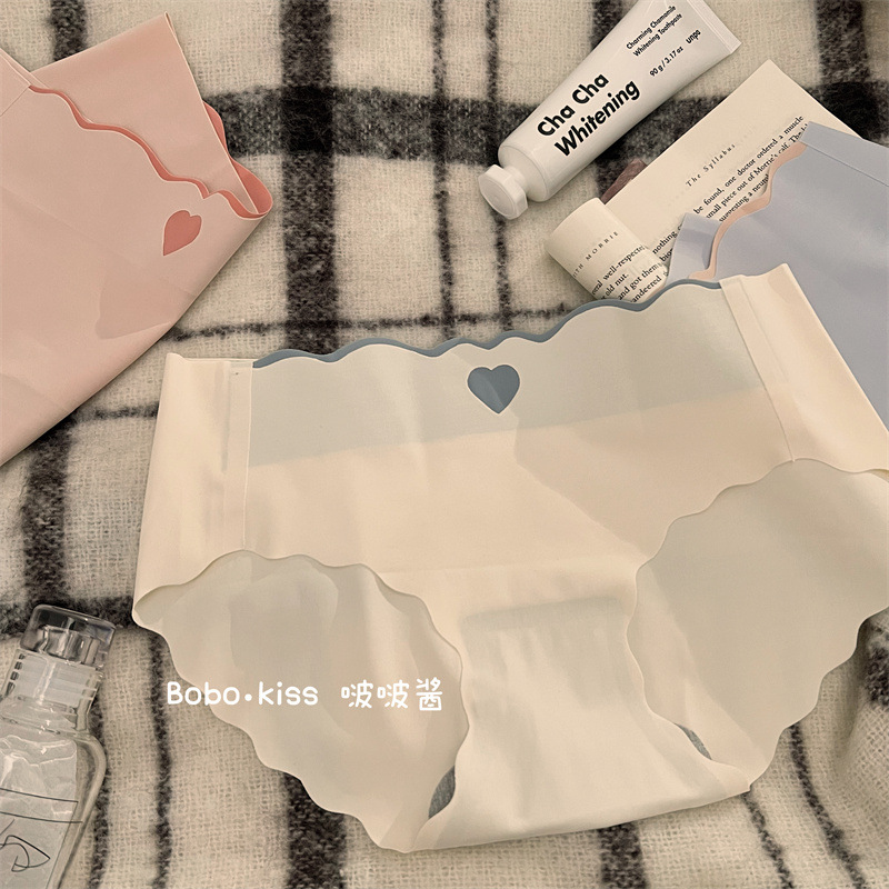 日系少女冰丝裸感一片式中腰无痕轻薄隐形透气提臀三角裤女女士